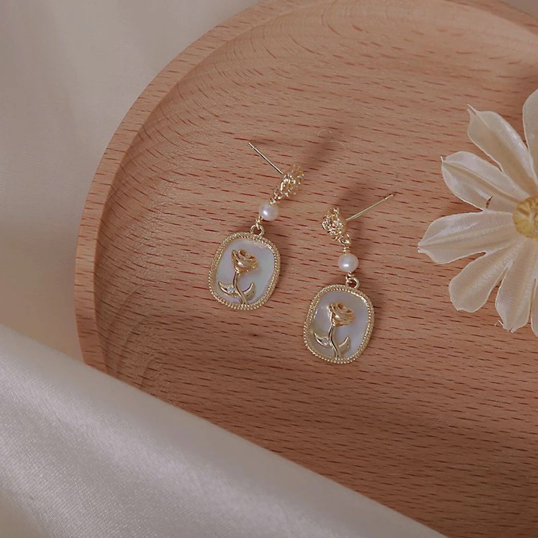 S925银针天然淡水珍珠铜镀金天然海贝耳钉耳饰简约小众珍珠耳饰