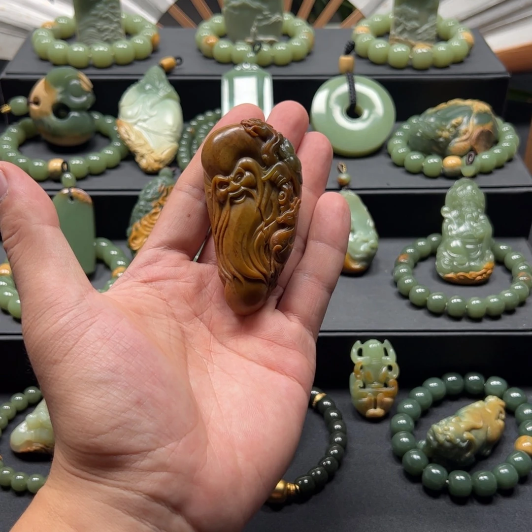 沐***泽颈饰未镶嵌岫岩河磨玉（透闪石质玉）