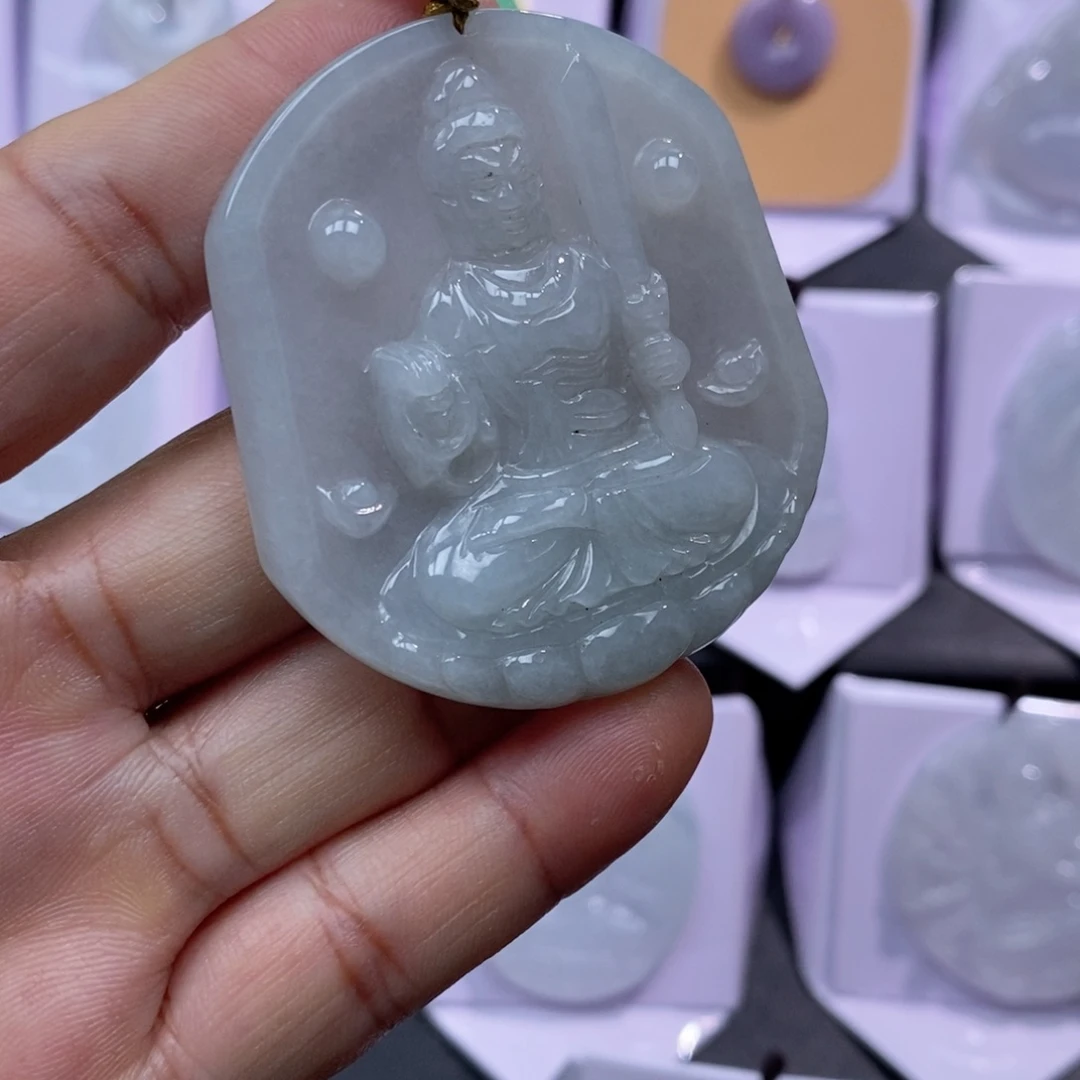 翡翠未镶嵌颈饰不动