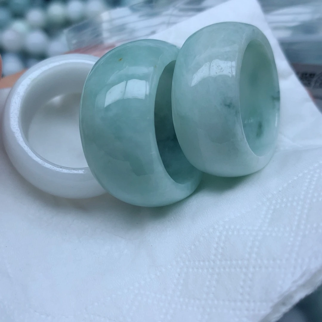 颈饰足铂镶嵌翡翠翡翠