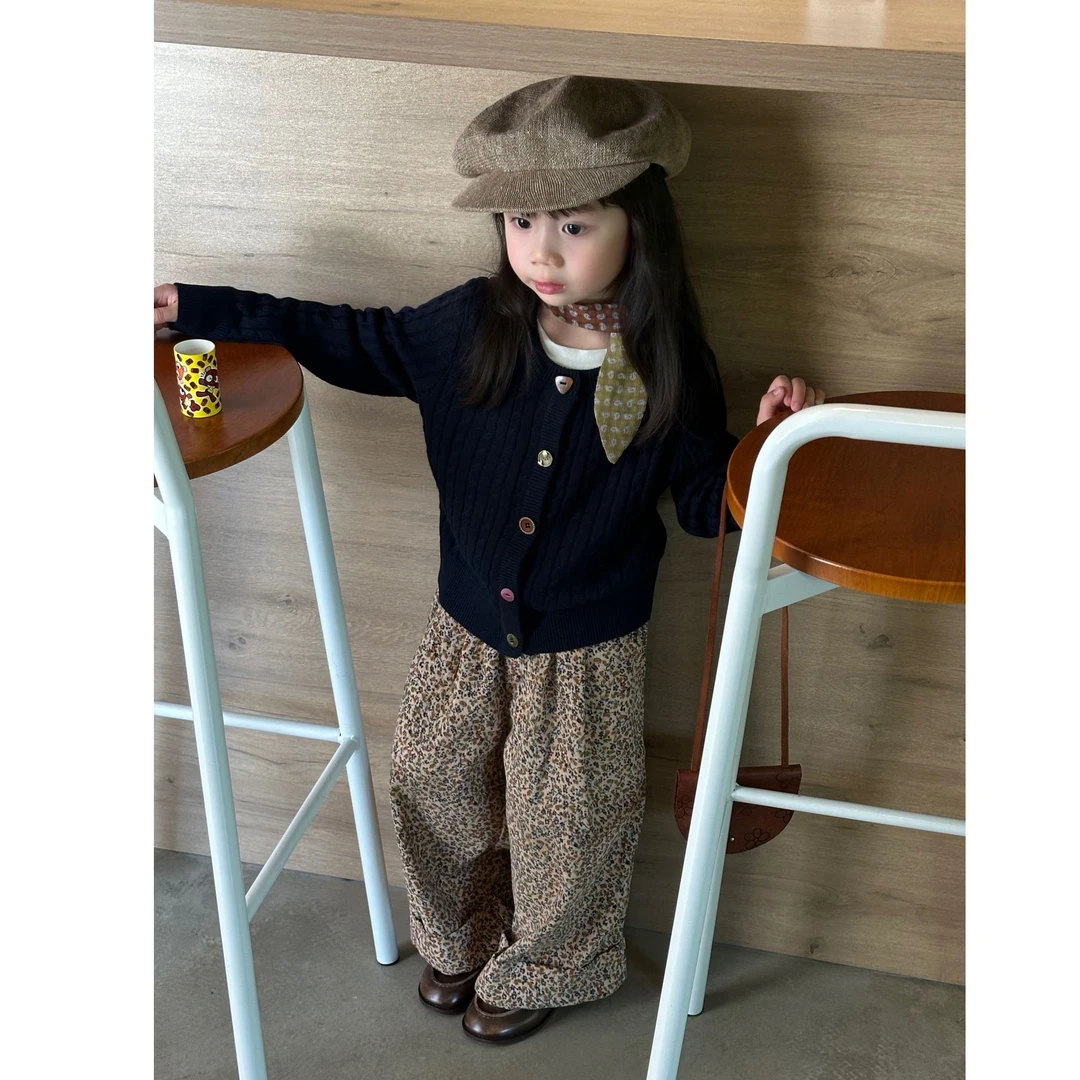 壹妈韩版童装女童秋季套装洋气儿童藏青色针织开衫碎花裤子两件套