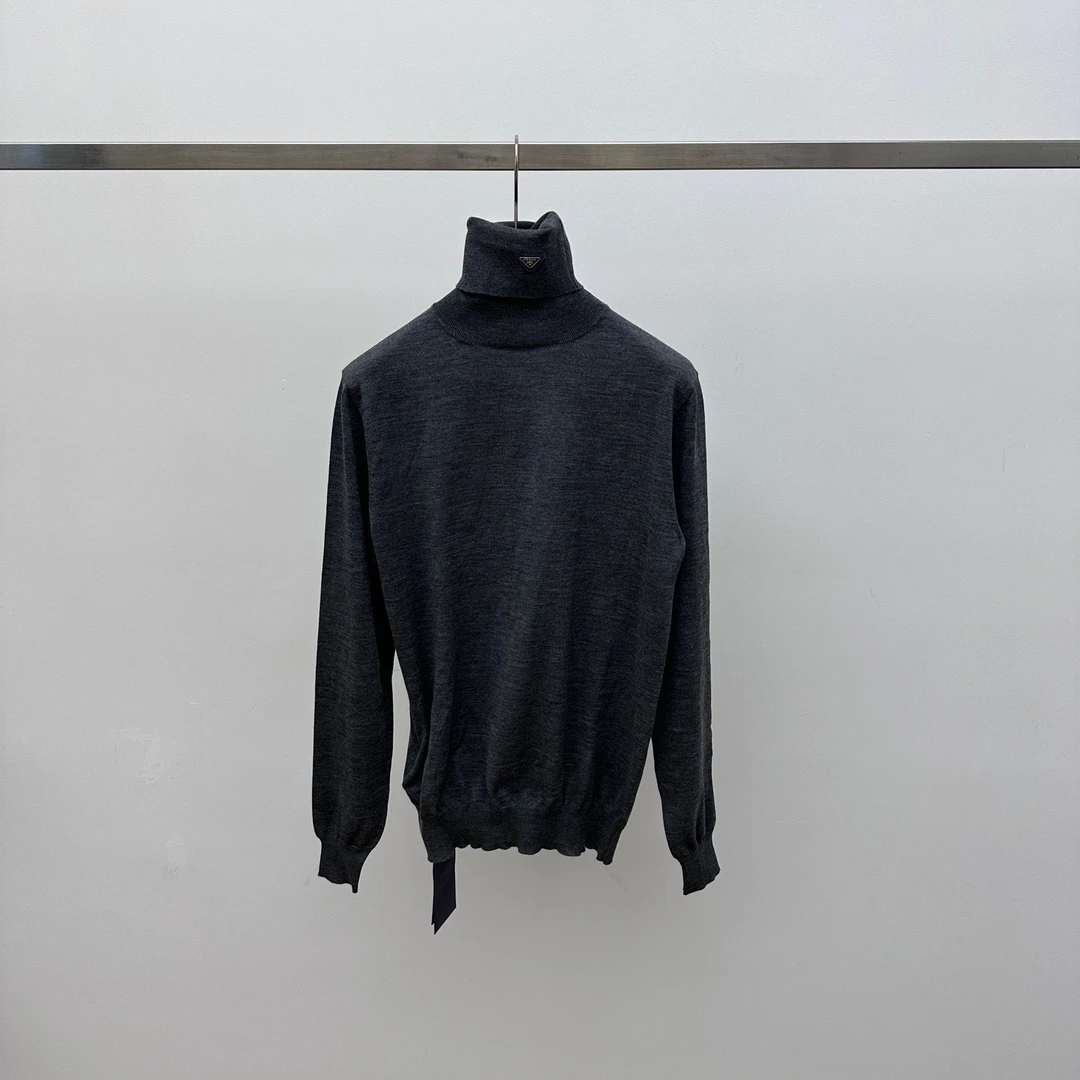 未使用 Prada/普拉达 深灰色高领针织打底衫38码 04258