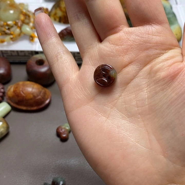 酥***酥岫岩河磨玉（透闪石质玉）未镶嵌珠宝奇石