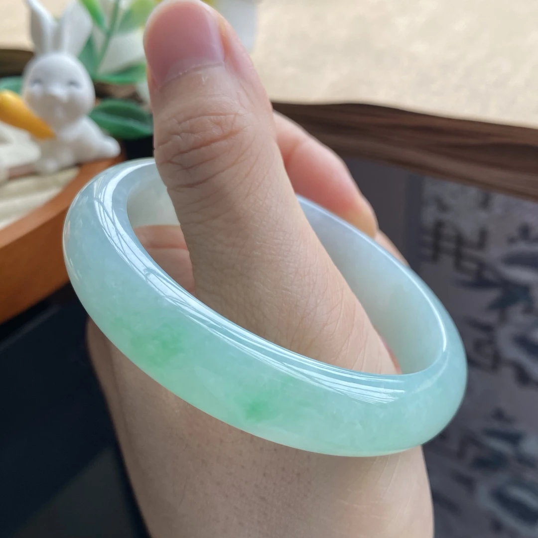 01.29批71号53.8-48.6-12.4-7.3绿底青釉含温润！天然翡翠手镯