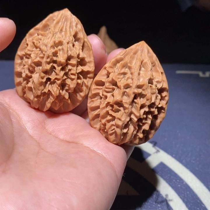 文玩核桃吊坠招财鼠