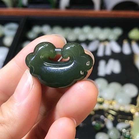 和田玉未镶嵌颈饰?**教