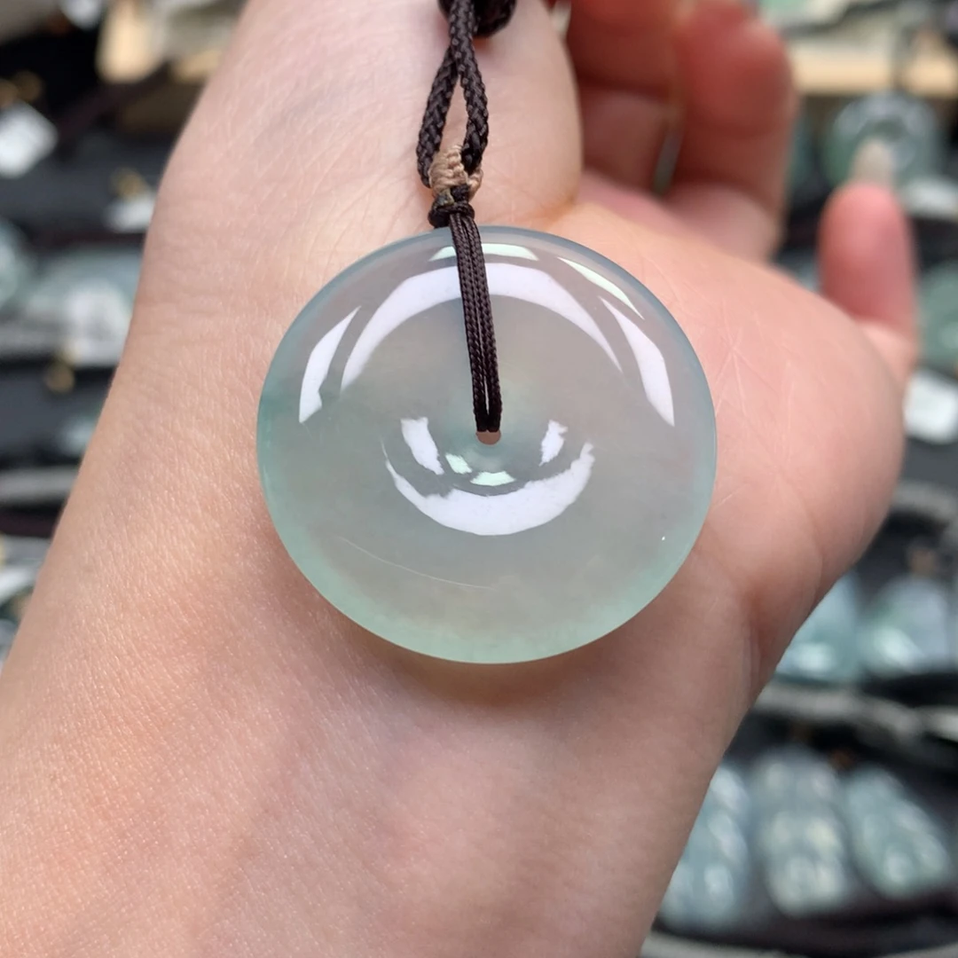 翡翠颈饰未镶嵌扣子