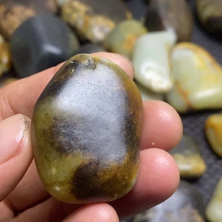 杨***芳和田玉（糖玉）未镶嵌珠宝奇石