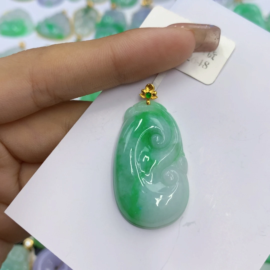 吉****翡翠18K金镶嵌颈饰翡翠