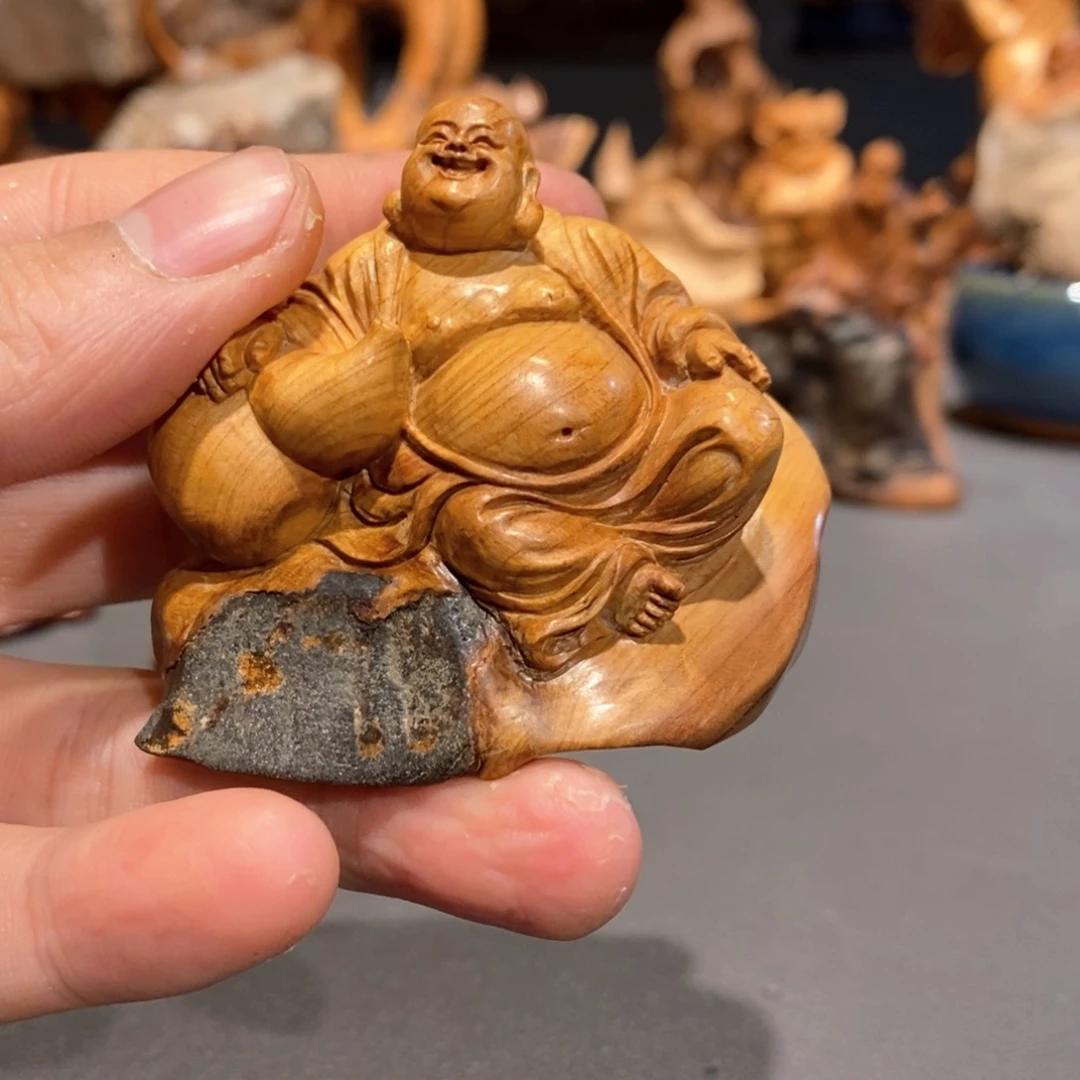 柏木大*北太行崖柏陈化料天然卡抱石弥勒佛手工雕刻