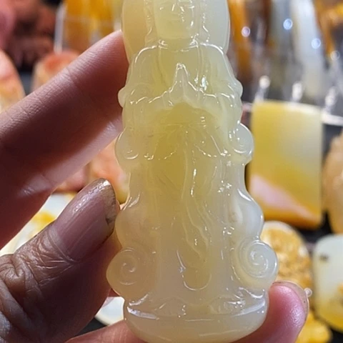 未镶嵌石英质玉（黄龙玉）颈饰