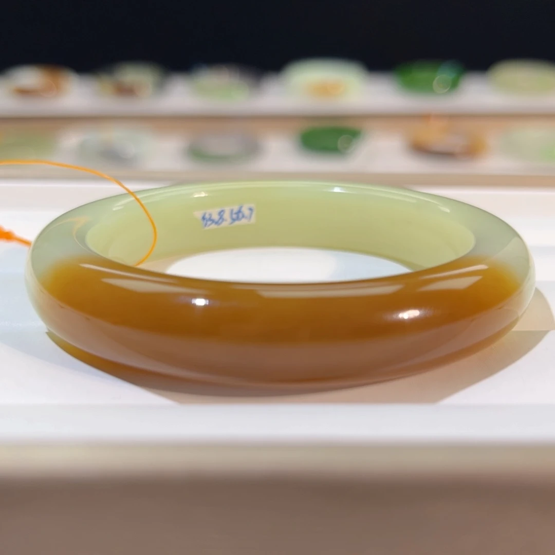 和田玉未镶嵌手镯   「黄口红糖」一细料