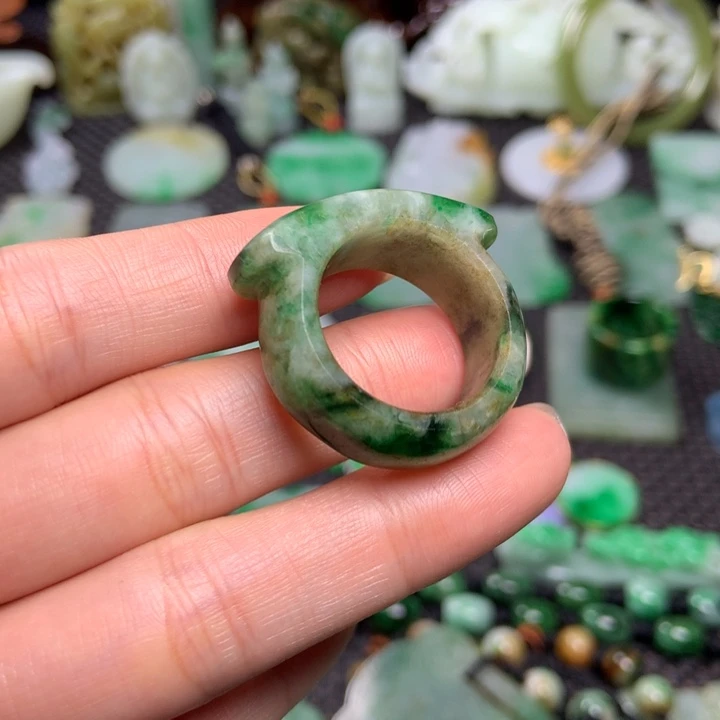 翡翠未镶嵌挂件清