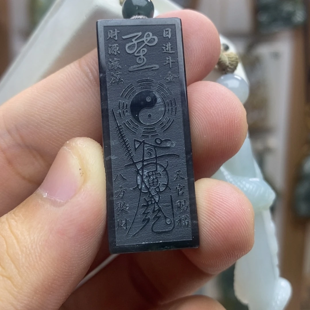 翡翠未镶嵌颈饰福牌