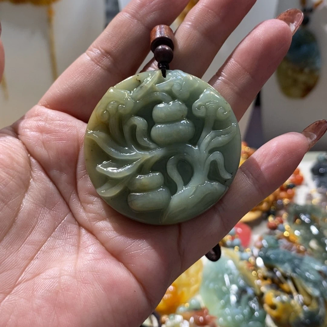 蛇纹石玉未镶嵌颈饰