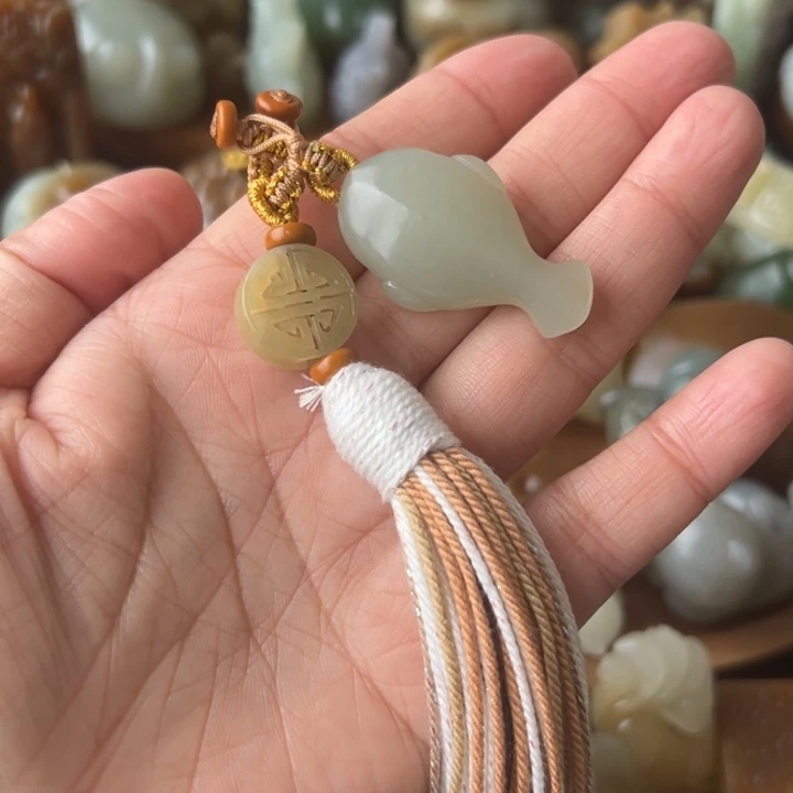 未镶嵌和田玉（糖玉）车挂L**y