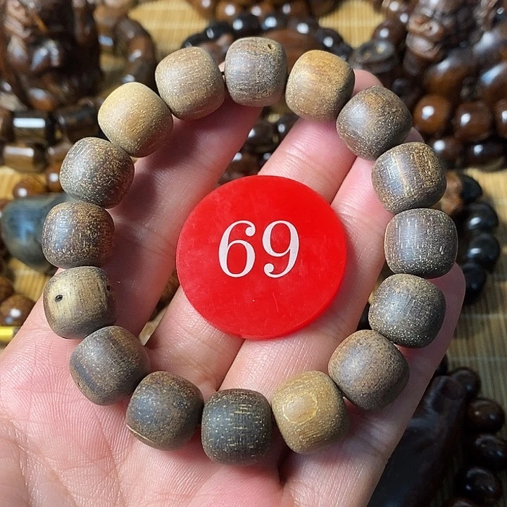 手串/手链贡木虫漏瑕疵