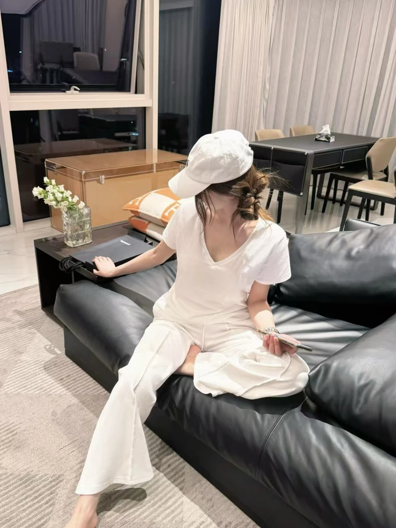 纯棉新款小马刺绣V领短袖  潇姐