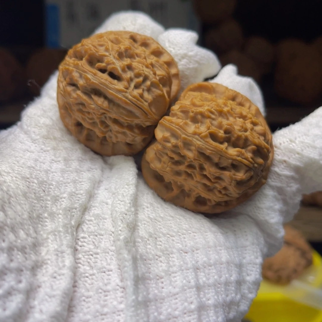 【闪购商品】核桃把件39尺寸白狮子