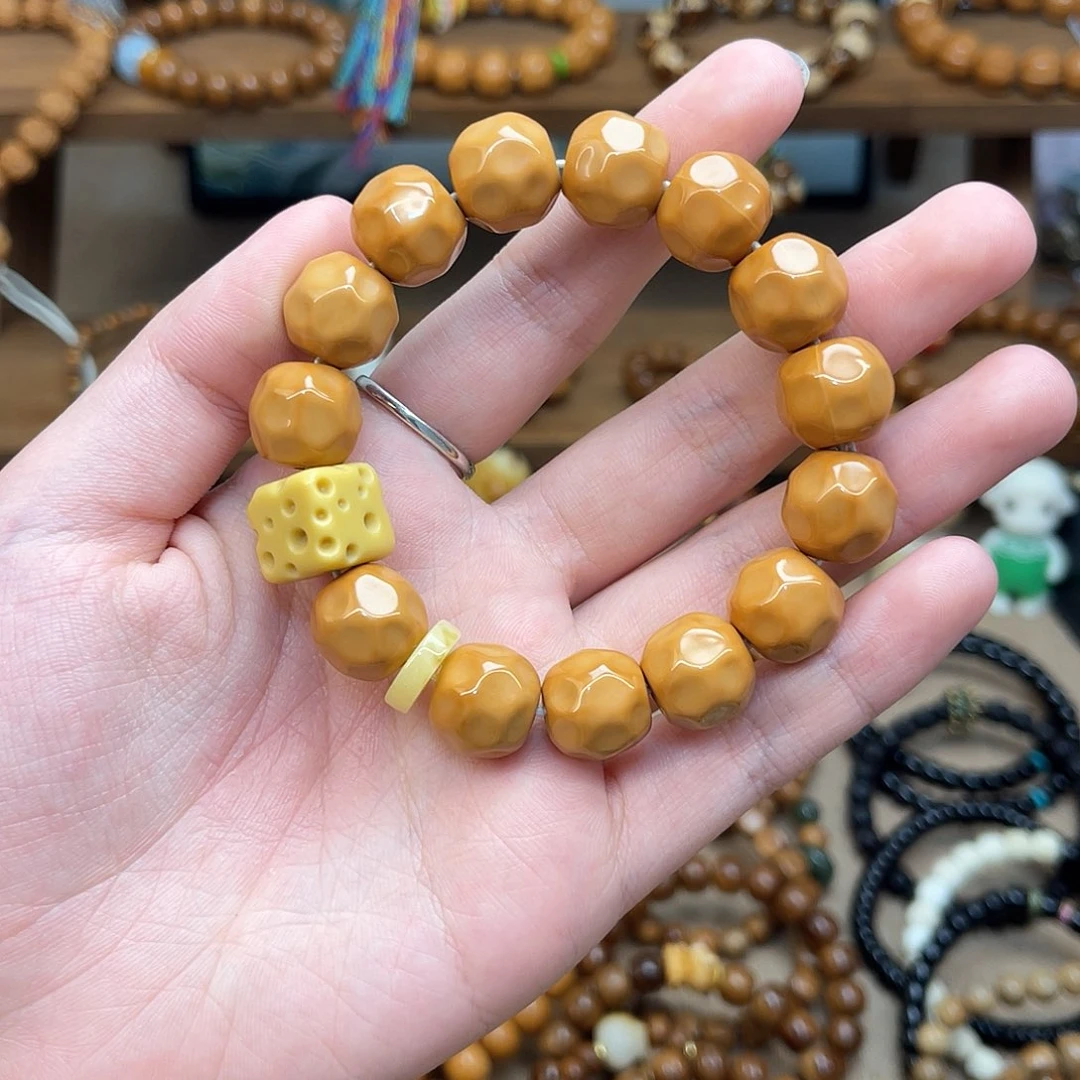 猴头核桃手串△搭配奶酪