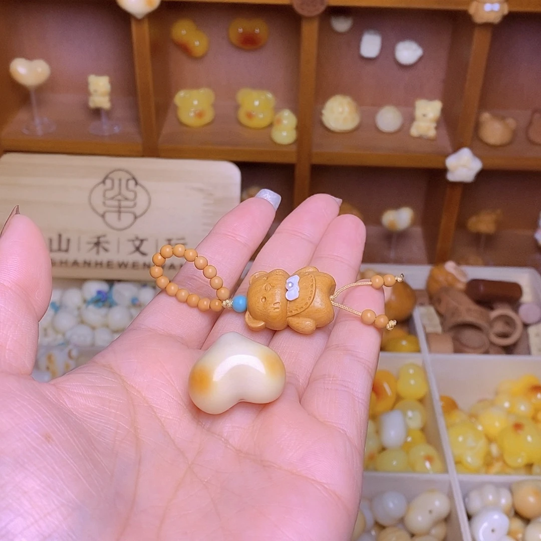 于***张猴头核桃吊坠爱心小熊提溜