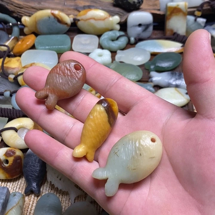 对****蛇纹石玉未镶嵌颈饰