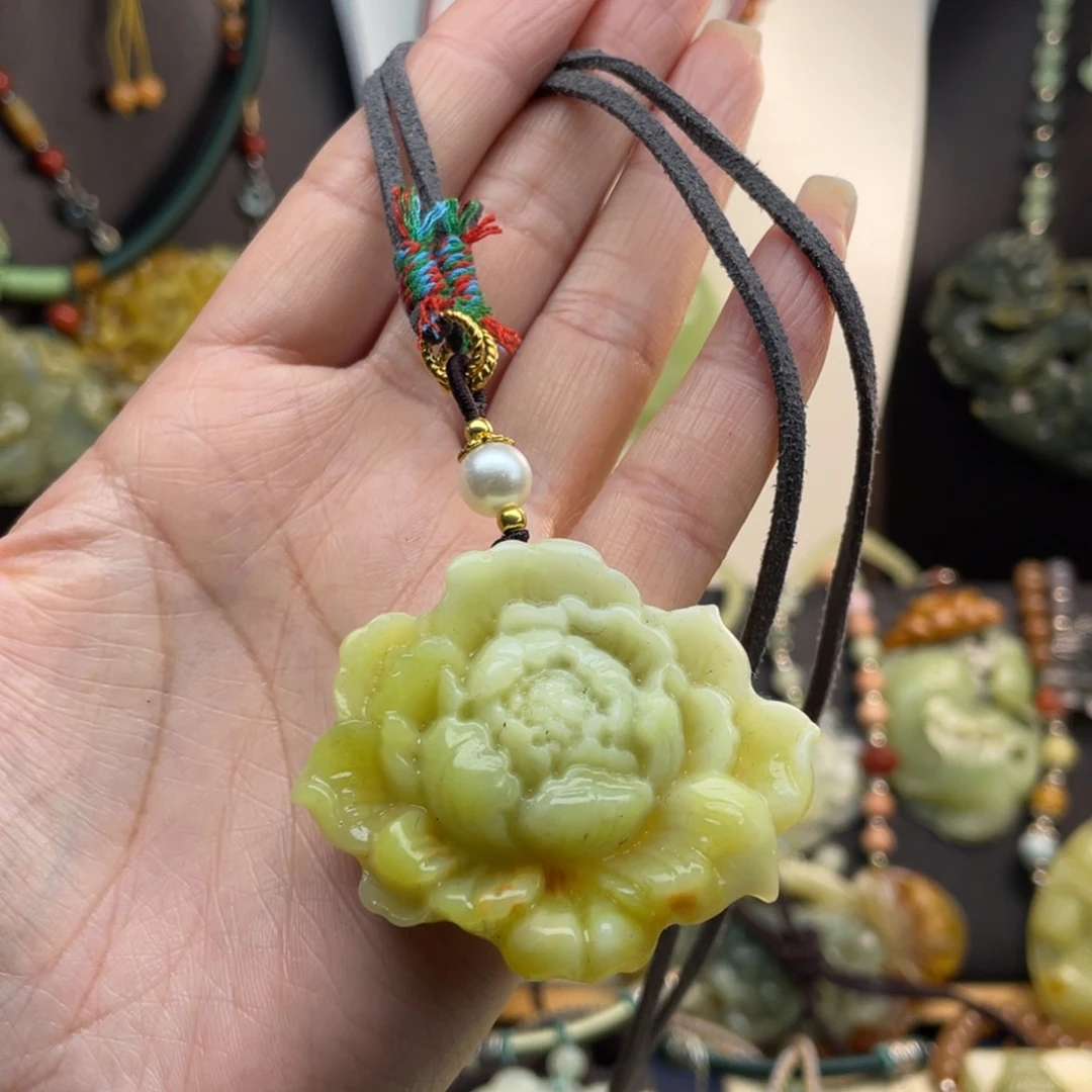 蛇纹石玉未镶嵌颈饰