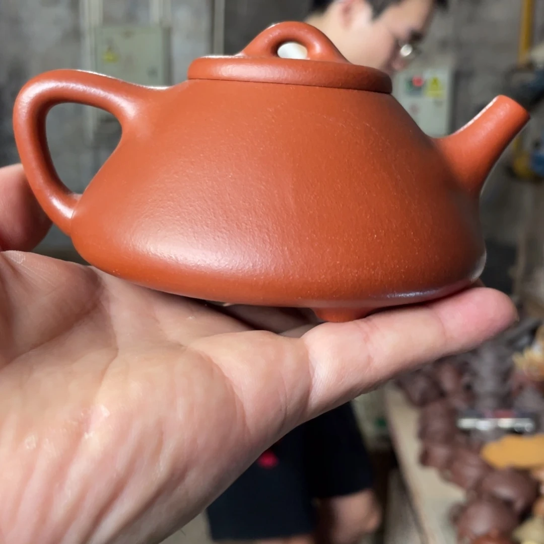 茶壶紫砂ZQ。 老朱泥。  子冶石瓢。 全手工。250CC