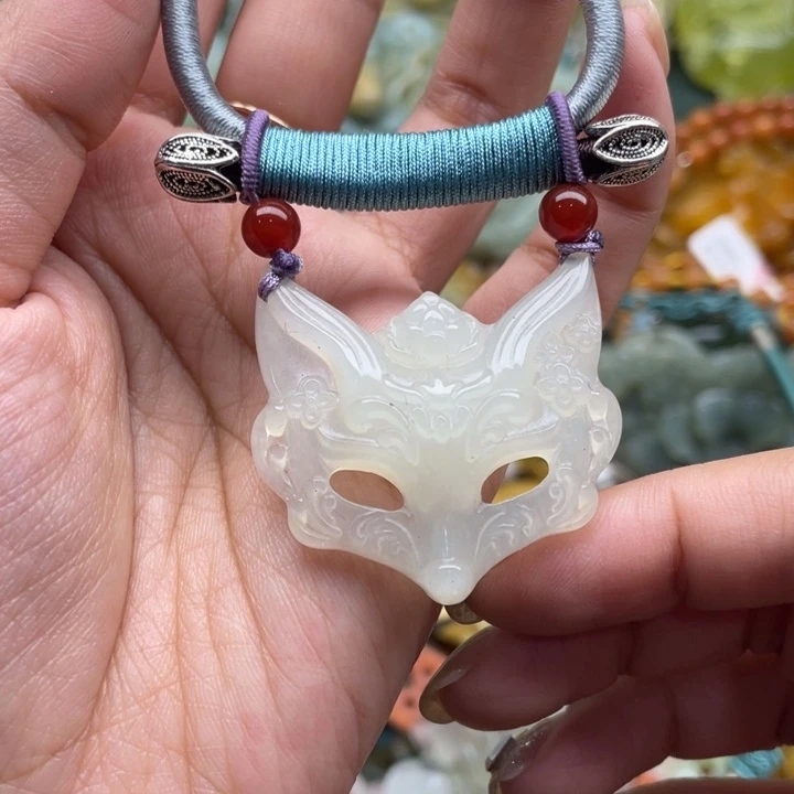 蛇纹石玉吊坠合金