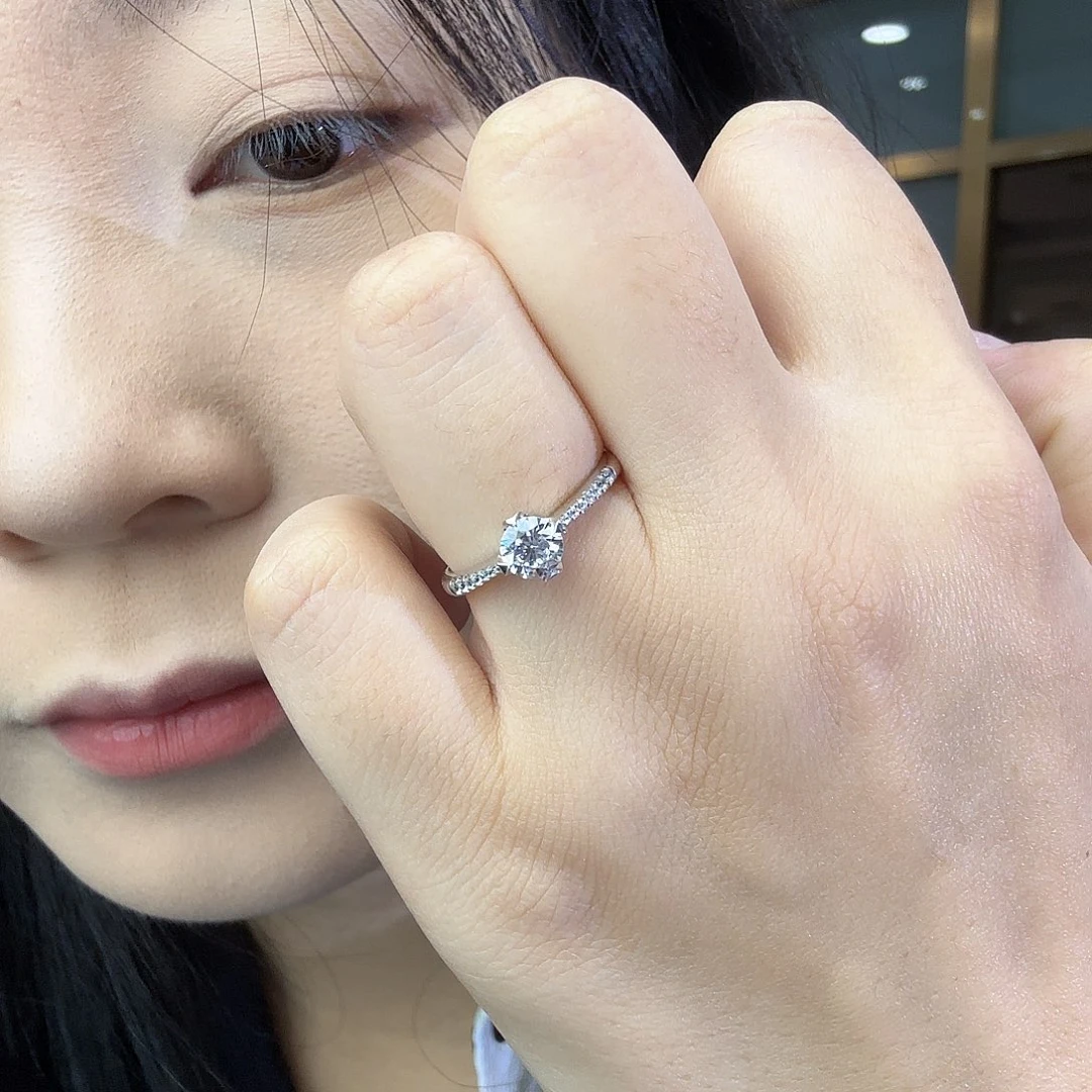 实验室培育钻石足铂镶嵌一克拉无冕之冠17圈口