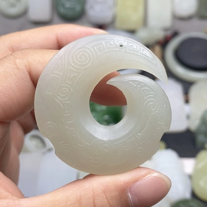 和田玉未镶嵌颈饰