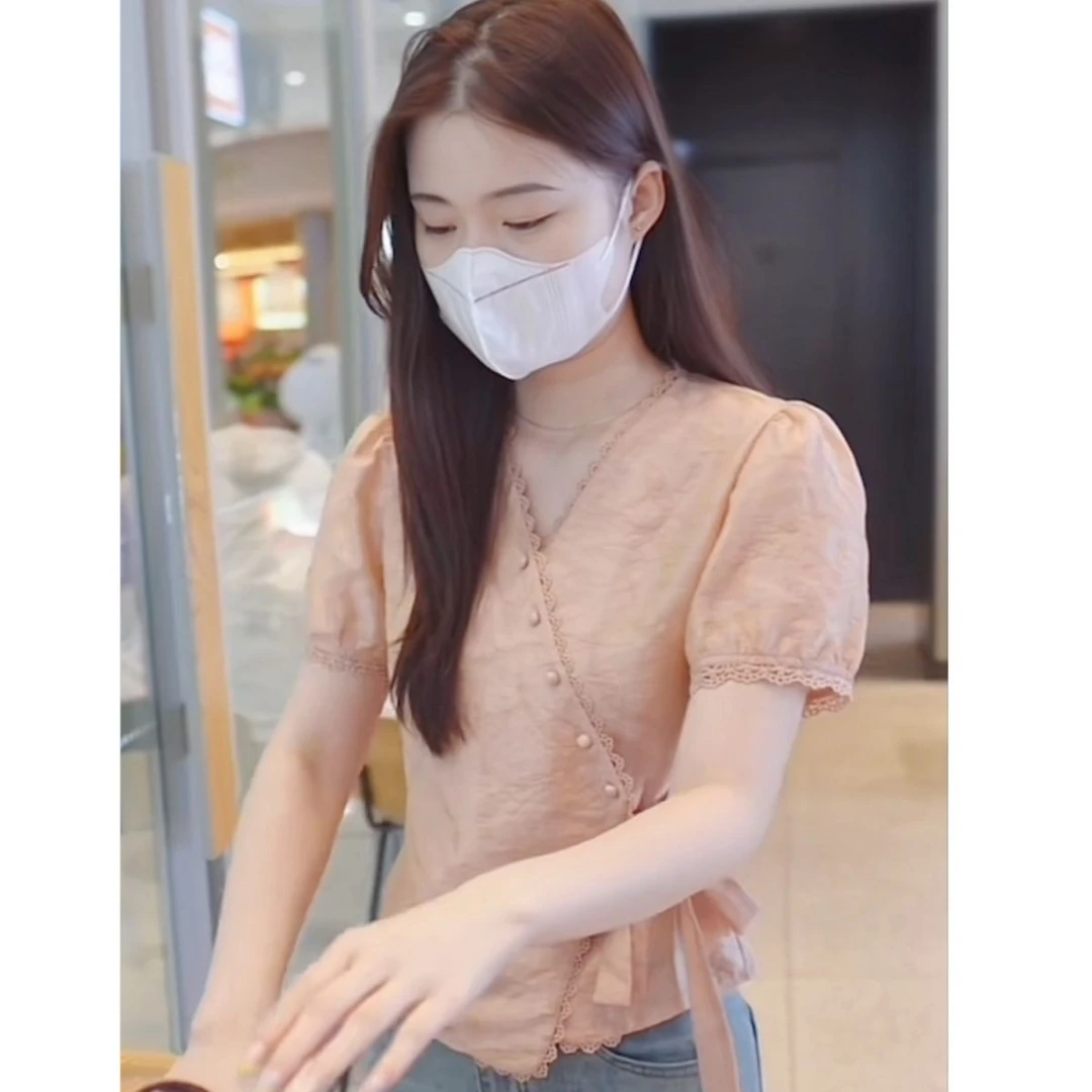 法式V领蝴蝶结短袖衬衫女2025夏新款设计感斜方扣绑带遮肚子上衣
