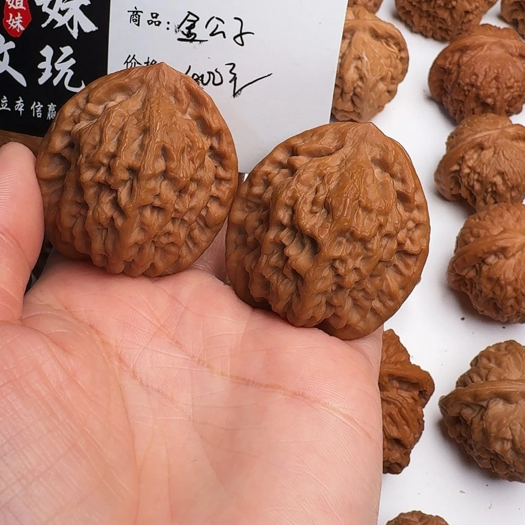 肥***.吊坠桃核金公子子