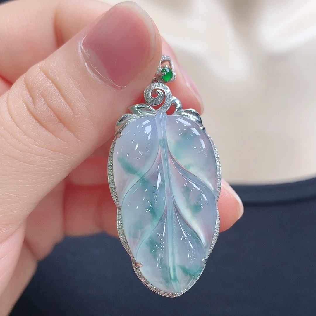 颈饰18K金镶嵌翡翠树叶