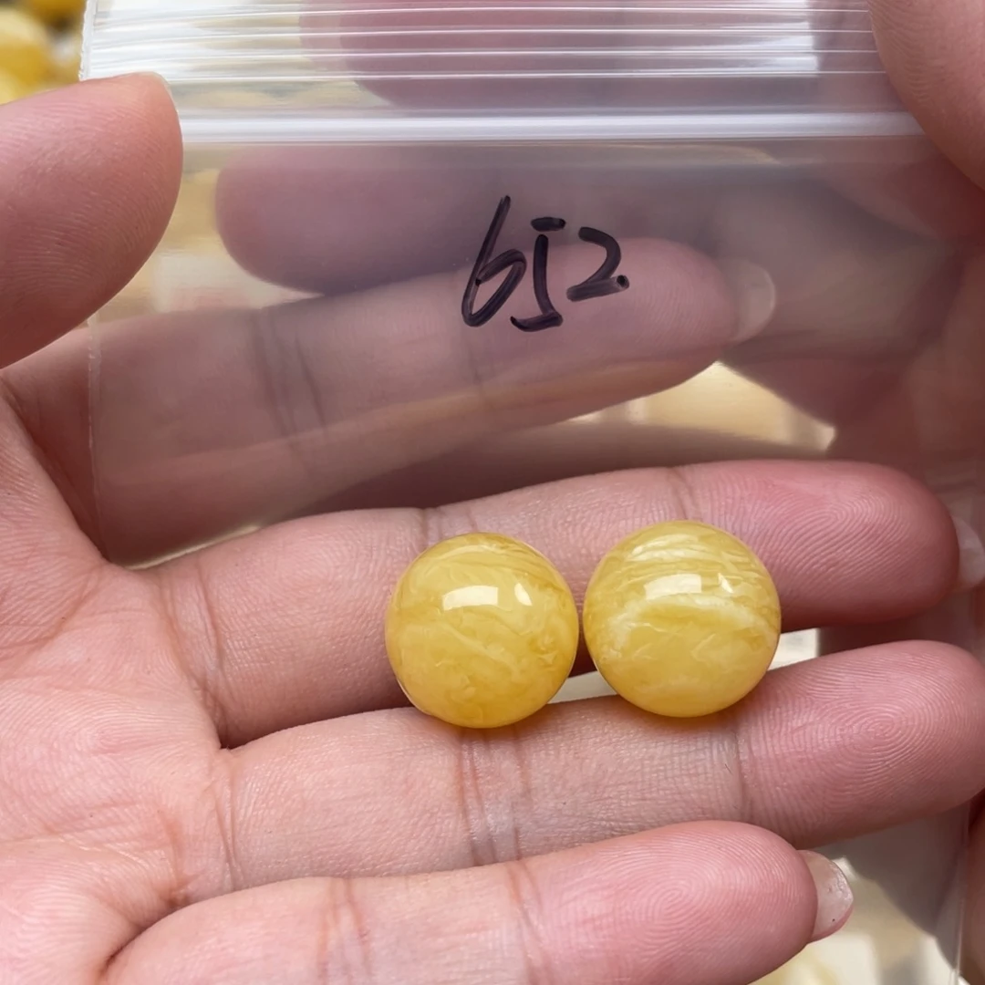 蜜蜡裸石未镶嵌城**人蜜蜡