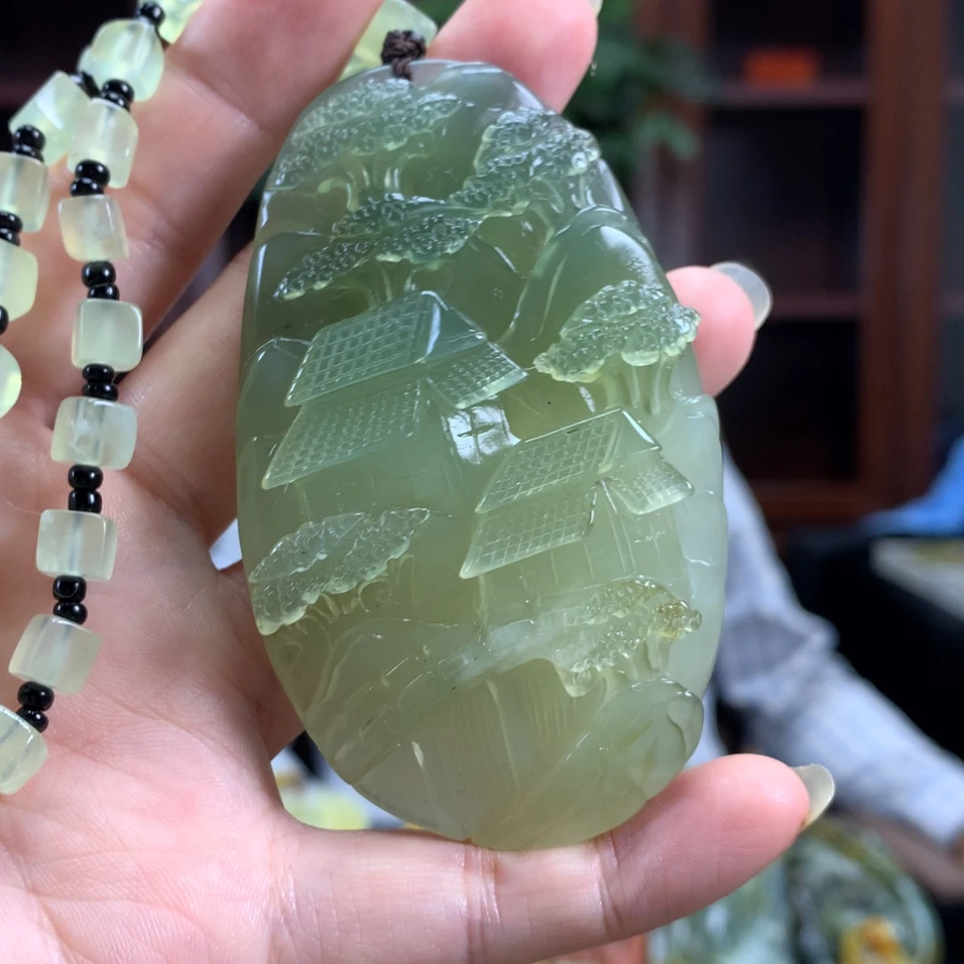 蛇纹石玉未镶嵌颈饰