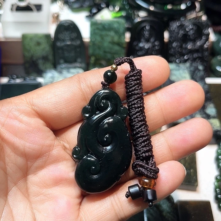 燕***蛇纹石玉未镶嵌颈饰