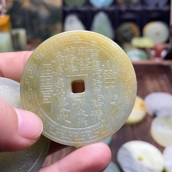 蛇纹石玉挂件未镶嵌