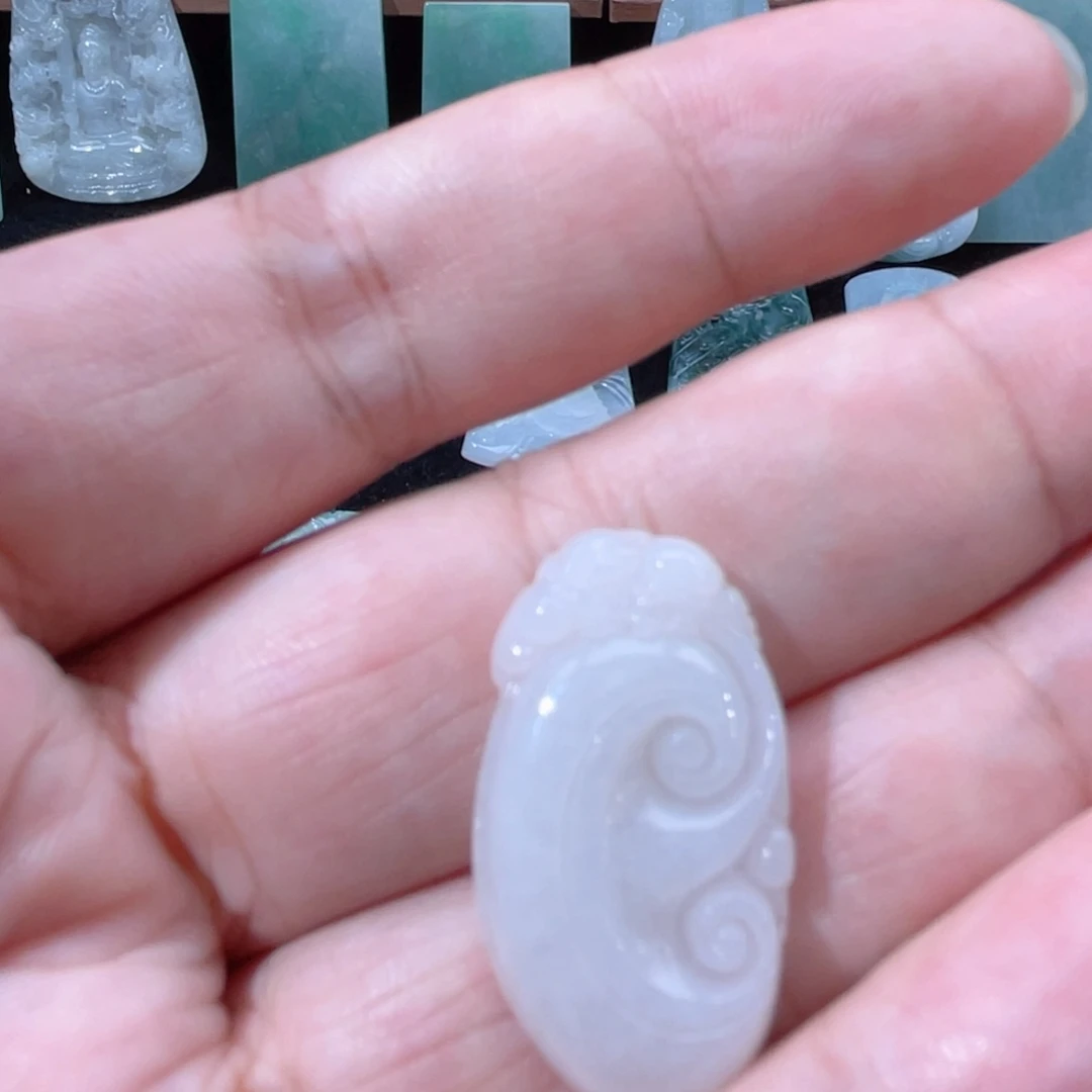 颈饰未镶嵌翡翠如意