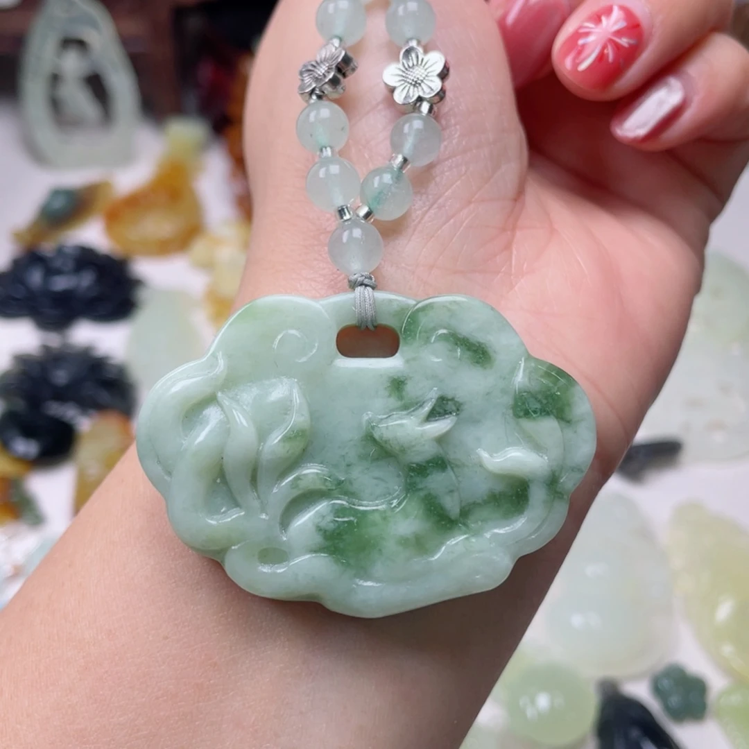 蛇纹石玉颈饰未镶嵌