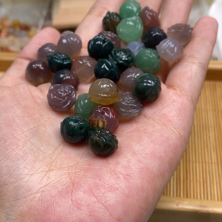 未镶嵌颈饰玛瑙/玉髓3个玫瑰花