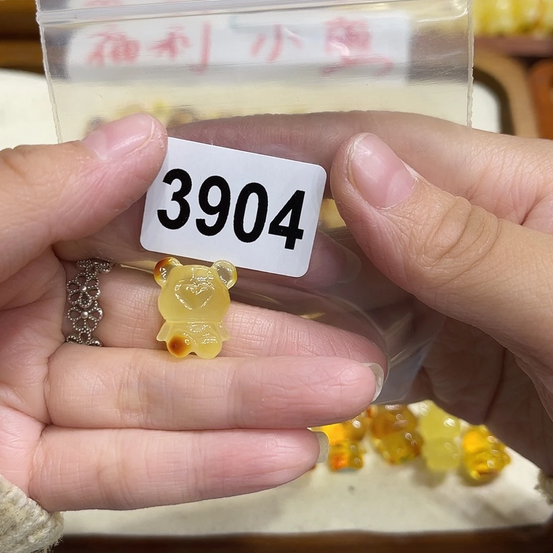 琥珀未镶嵌颈饰蜜蜡