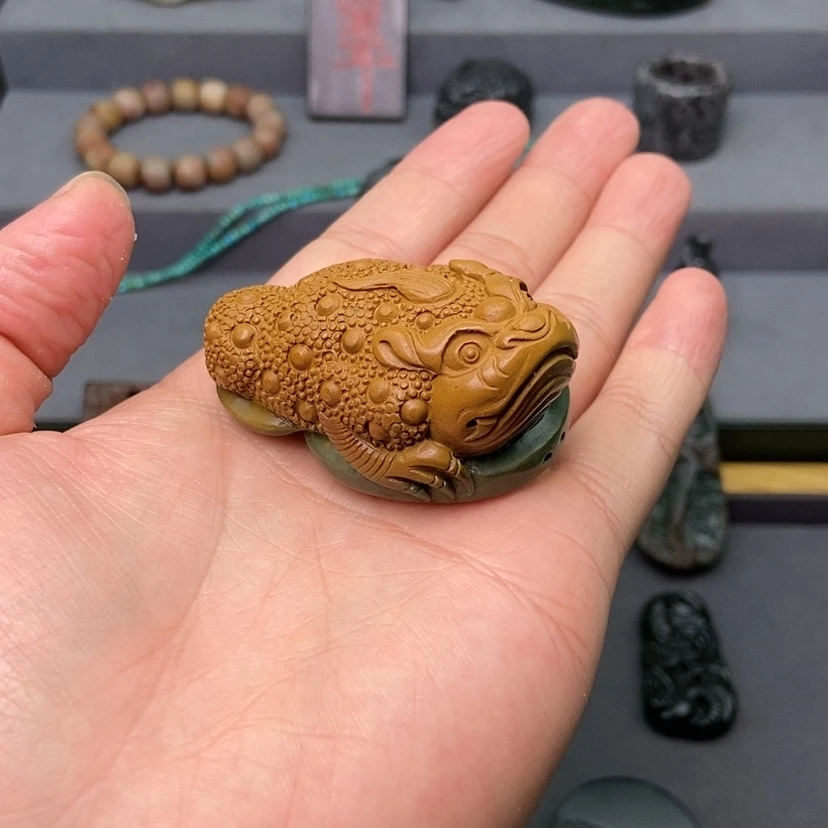 【闪购商品】石英质玉（阿拉善玉）颈饰未镶嵌大*散