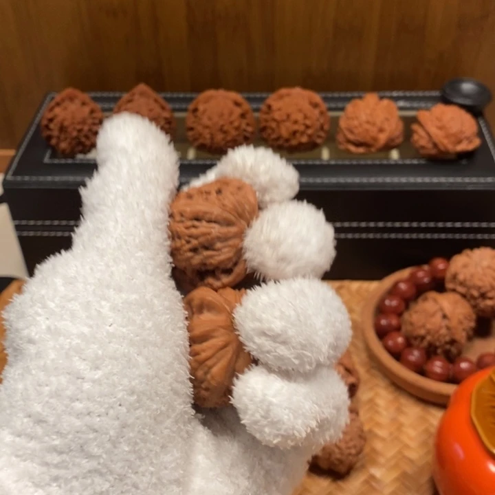 N***h38 尺寸闷白狮子头核桃