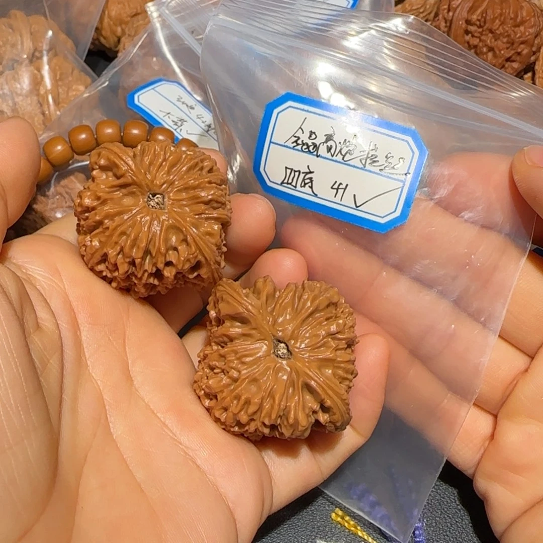 文玩核桃吊坠飞飞飞飞分