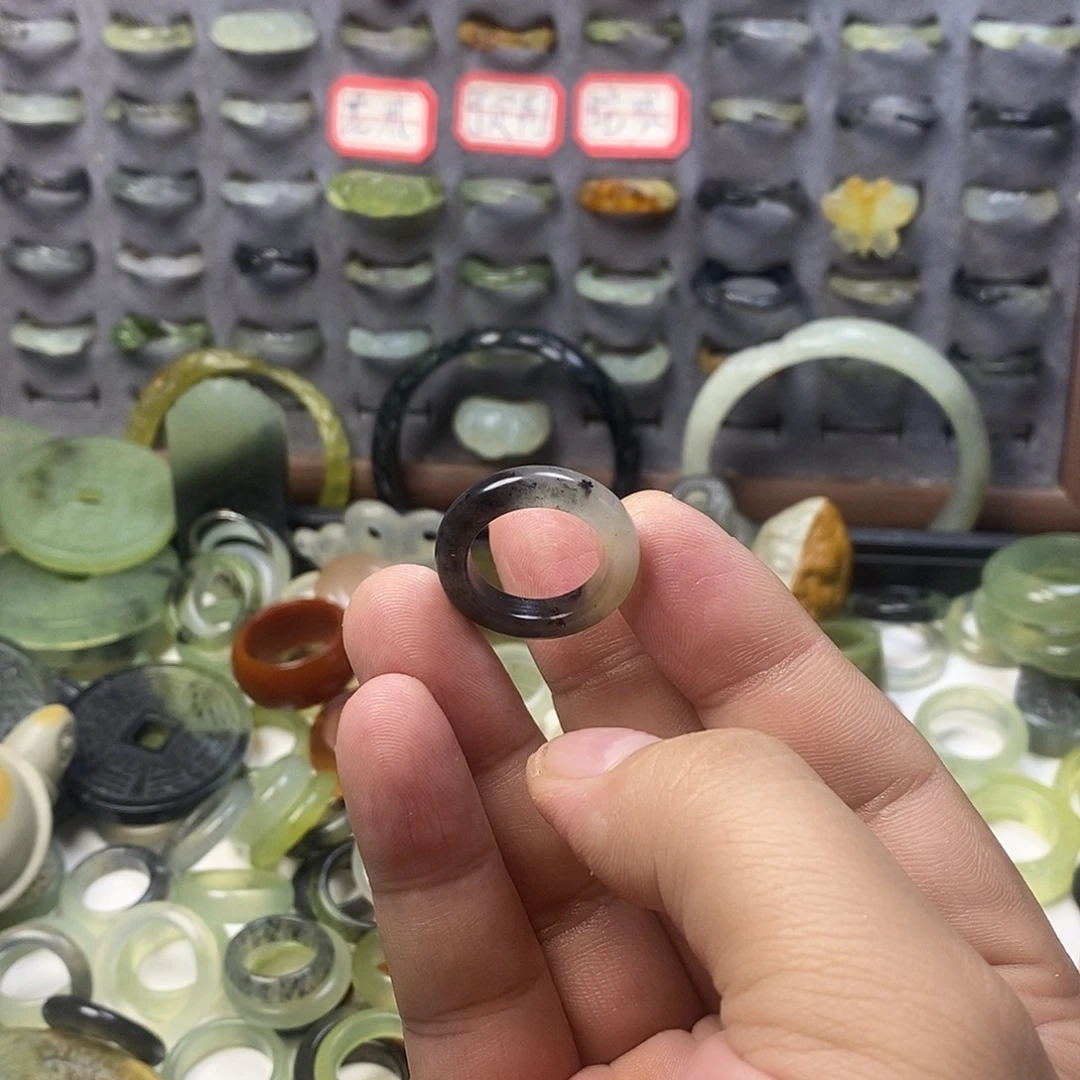 森***象蛇纹石玉未镶嵌戒指
