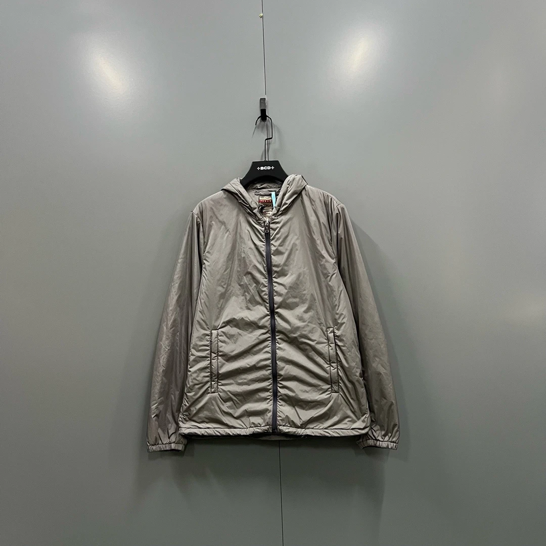 95新 Prada/普拉达 (ll) 灰色连帽尼龙外套 50码/206769