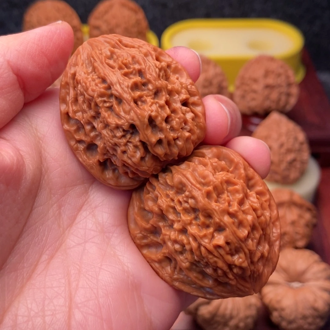 吊坠文玩核桃39红皮 凹底三角彊……