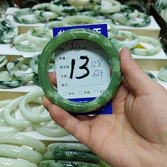 大***妞透闪石-蛇纹石玉未镶嵌手镯