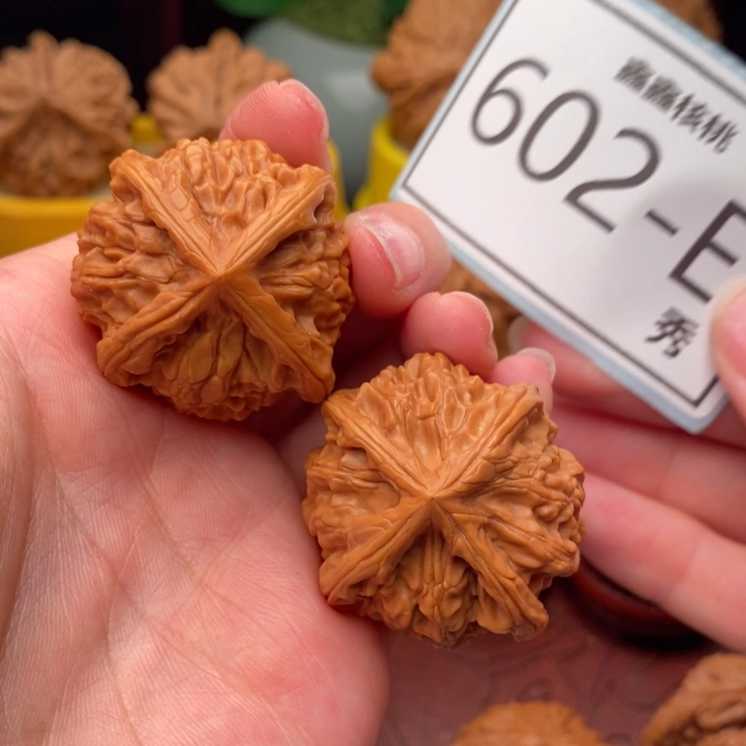 文玩核桃把件金锭四棱37